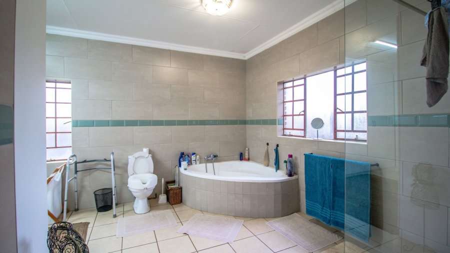 4 Bedroom Property for Sale in Olifantsnek North West